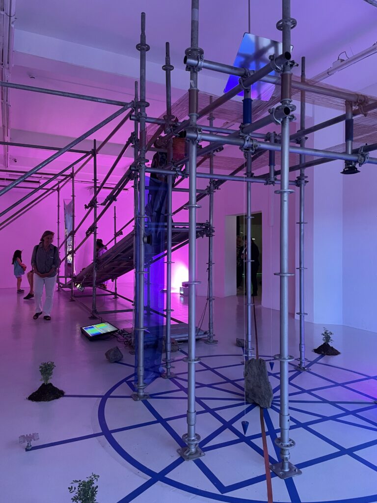 Espectro de montaña: codificar el mundo desde el relieve radiante